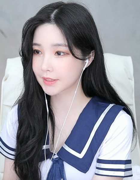 草莓视频在线观看榴莲视频在线观看草莓视频与榴莲视频，在线观看的乐趣与探索-第2张图片
