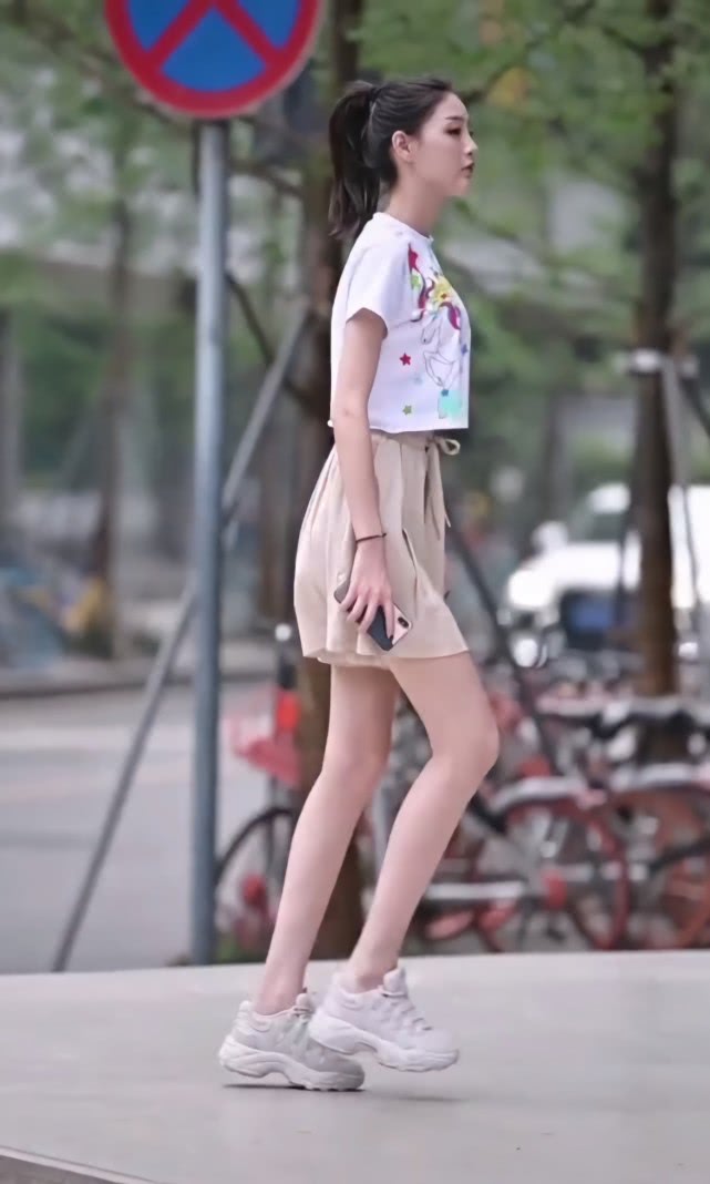 女生迈开腿打扑克又痛又痒怎么办女生遭遇扑克游戏中的不适——如何应对迈开腿打扑克时的痛痒问题