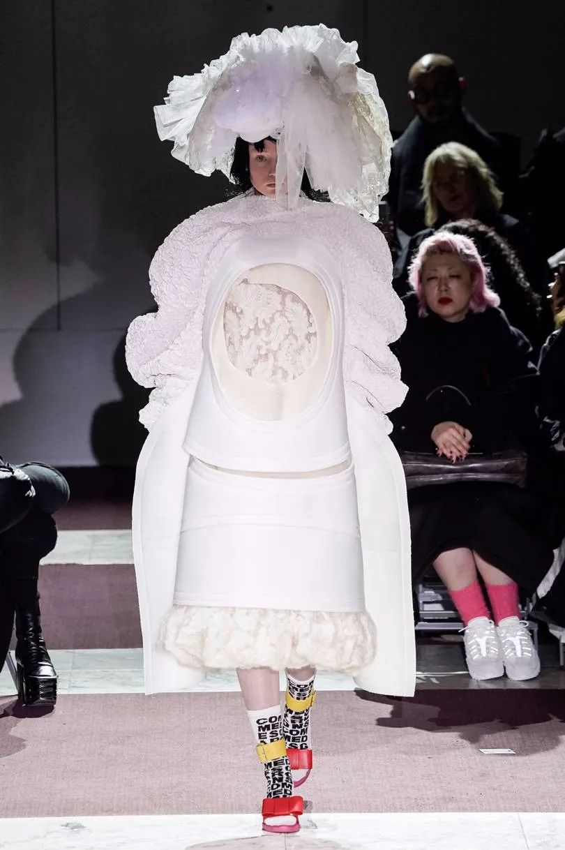 日本comme des garcons产地日本时尚界的独特魅力——Comme des Garcons-第2张图片