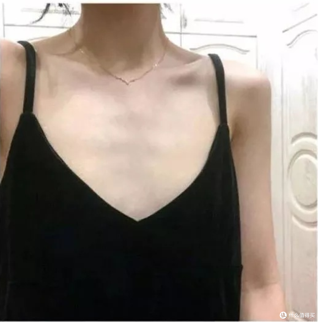 闺蜜撕开的奶罩猛吸我的奶闺蜜的意外之举——一场关于亲密与信任的探索-第1张图片