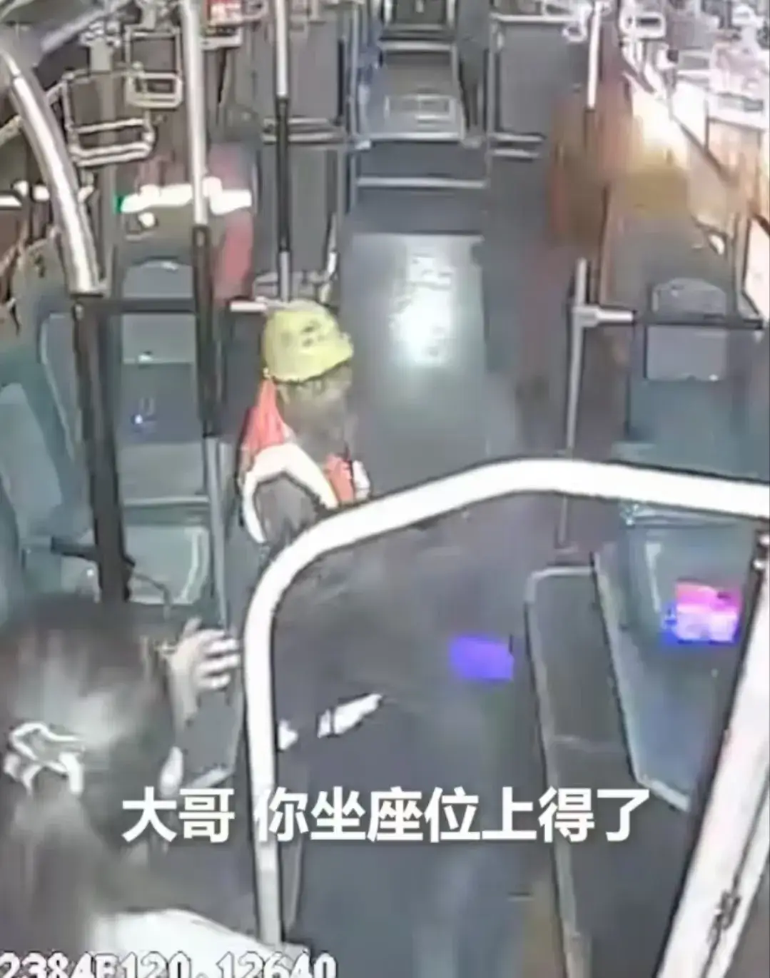 公交车上的意外惊喜-第2张图片