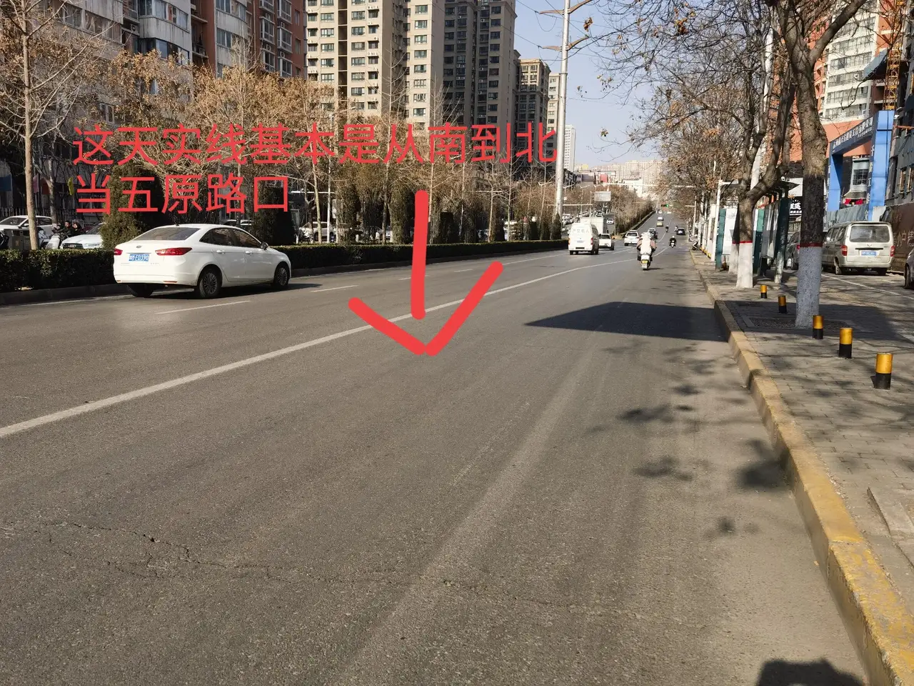 公交车车站最后一排被多人玩公交车车站的最后一排——一场欢乐的互动体验-第1张图片