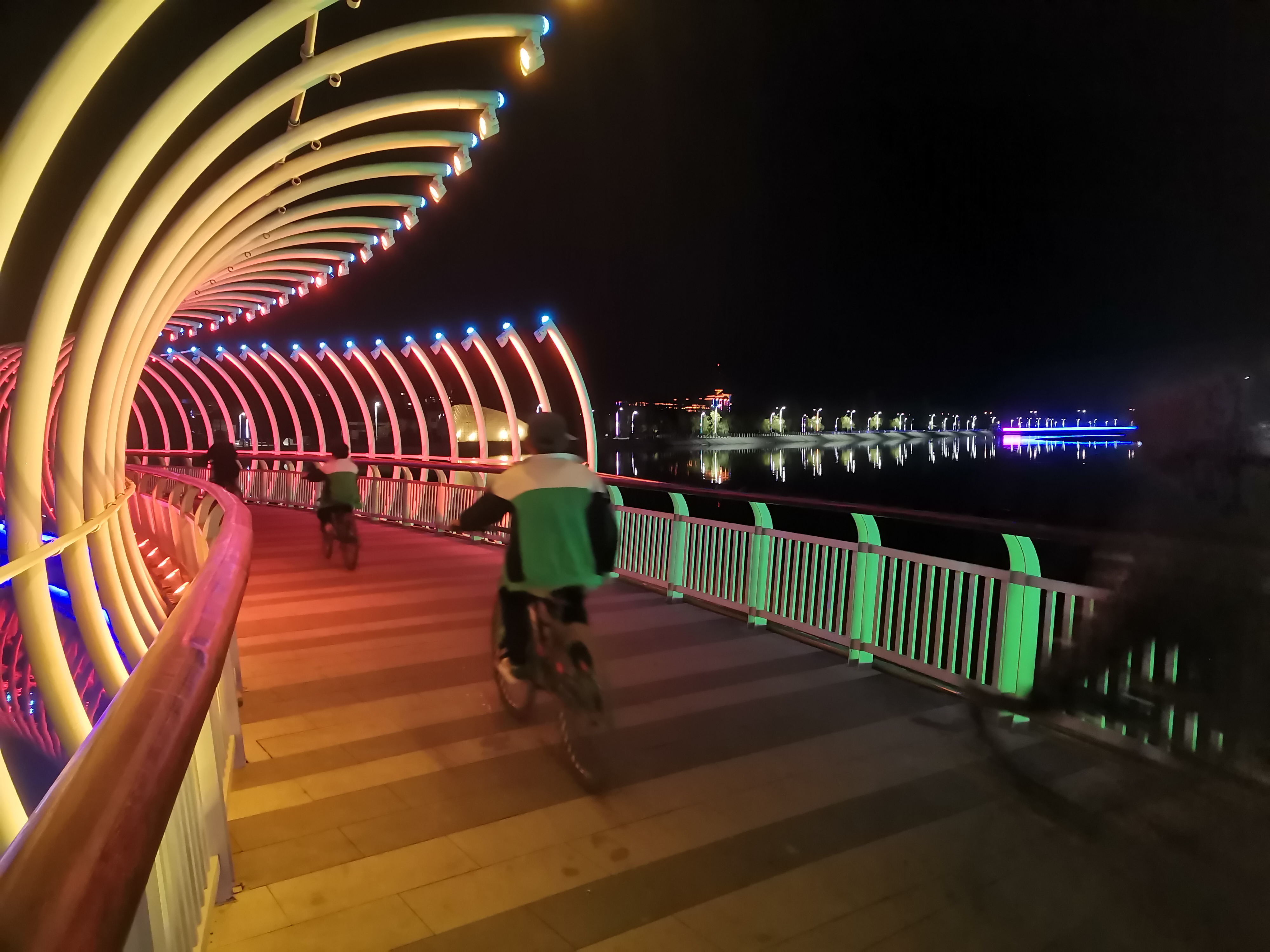 夜月APP直播，免费观看，点亮你的夜晚-第2张图片