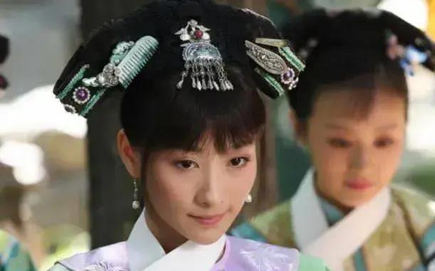贱妾扒下脱裙子撅屁股迎作文贱妾的独特风采，脱裙撅臀的独特仪式-第2张图片