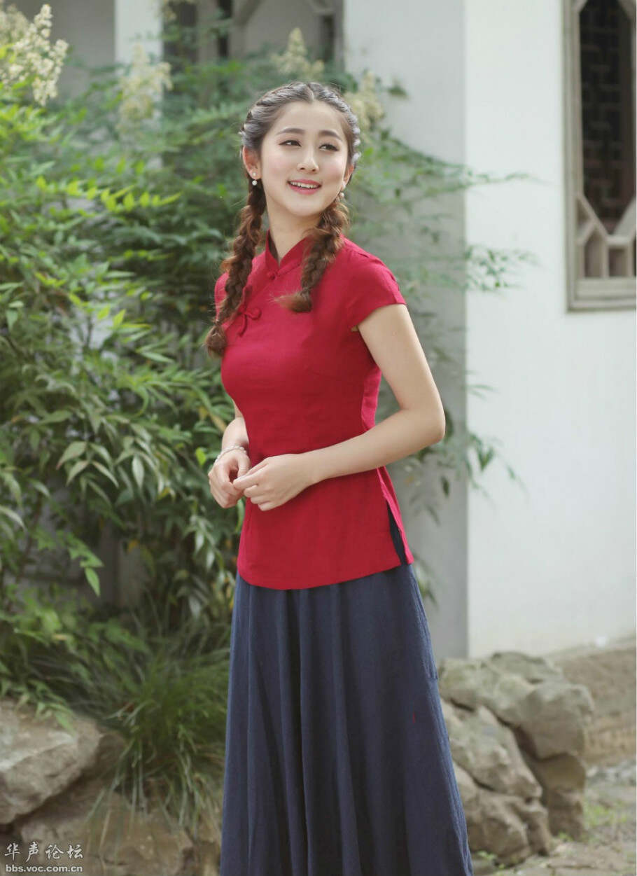 婀娜少女与云裳之梦——岁月无忧的青春画卷-第2张图片