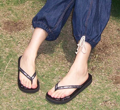 step foot outside欧美丝袜文化下的足部交流-第2张图片