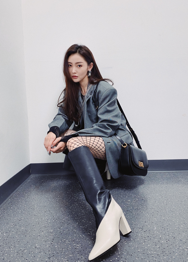 探索酷爱女性网的魅力世界-第2张图片