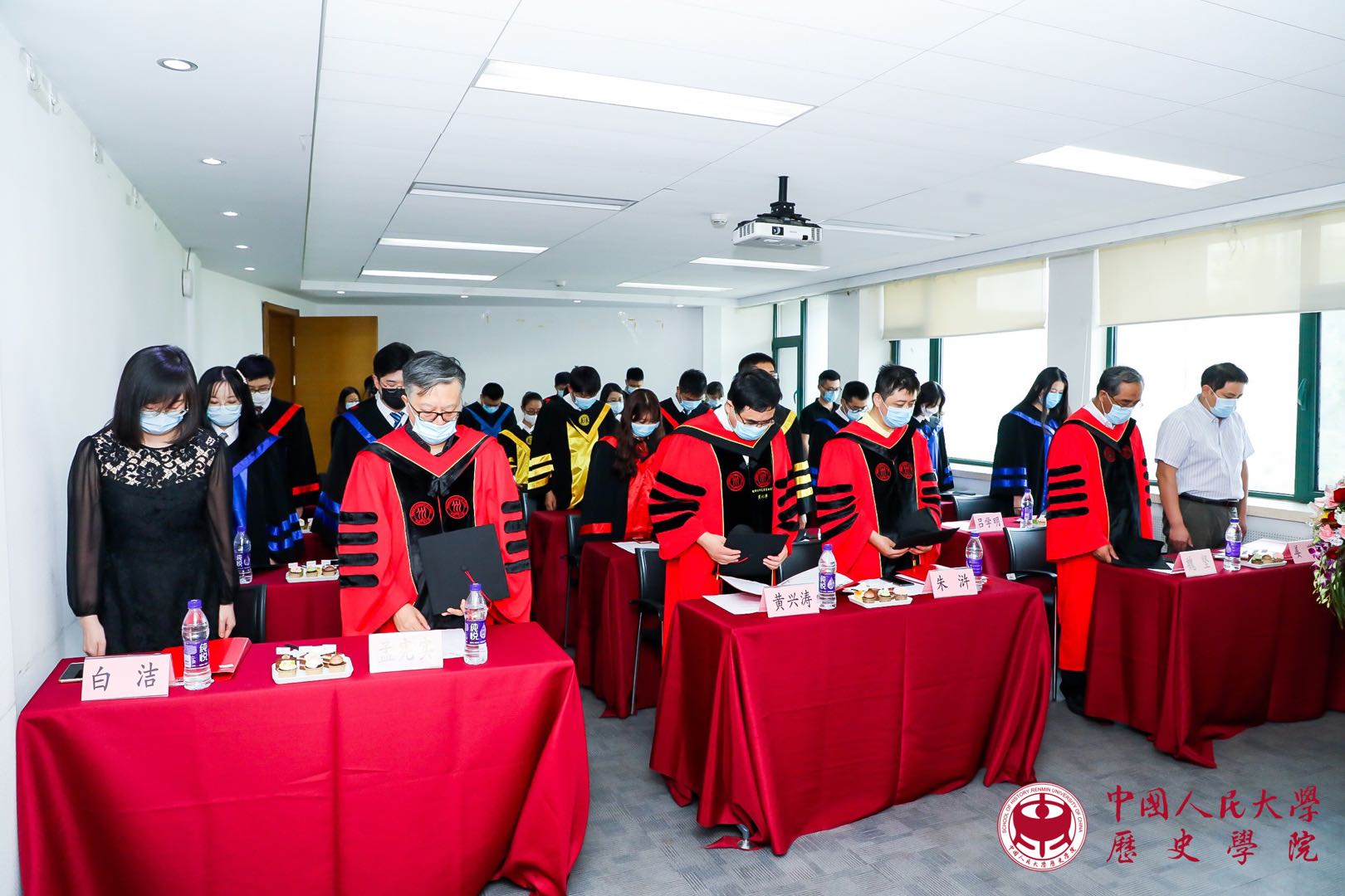 白洁老师白洁老师，照亮学生人生之路的明灯-第2张图片
