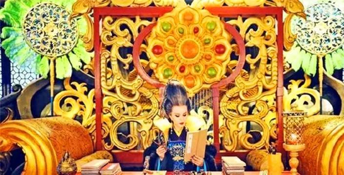 DNF女皇卡牌图片DNF女皇，荣耀背后的传奇故事-第1张图片