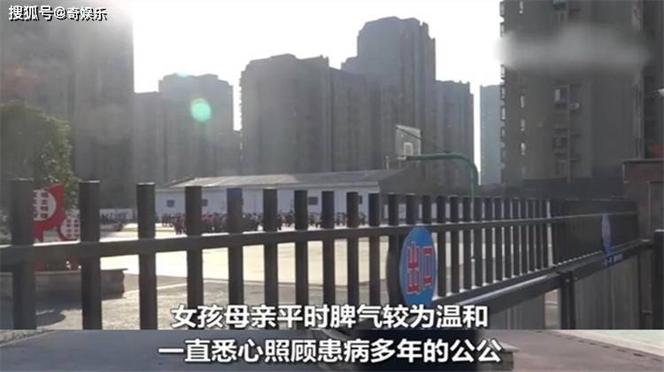 美女露着奶头光胸光屁屁还趴着打光屁美女裸露之下的光影艺术