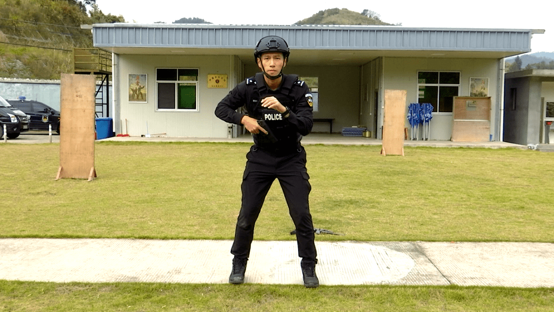 退役士兵被召返部队，重燃军魂的荣耀时刻-第2张图片