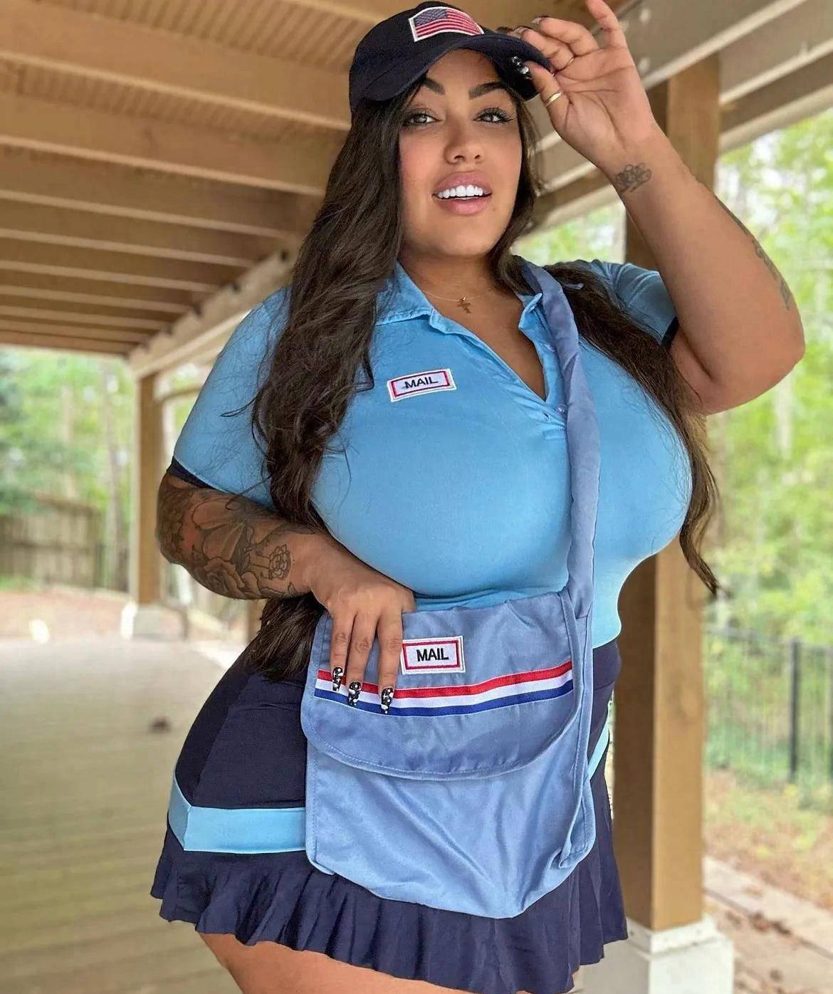 丰满湿润大白屁股bbw丰满与湿润的魅力——探索BBW大白屁股的独特之美-第2张图片
