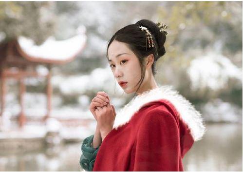 30岁少妇一摸就出水了正常吗30岁少妇的秘密，一触即发的诱惑-第1张图片
