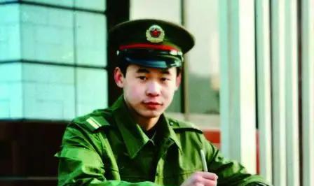 去部队探亲被全队9人欺负探亲之旅，一次难忘的部队体验-第3张图片