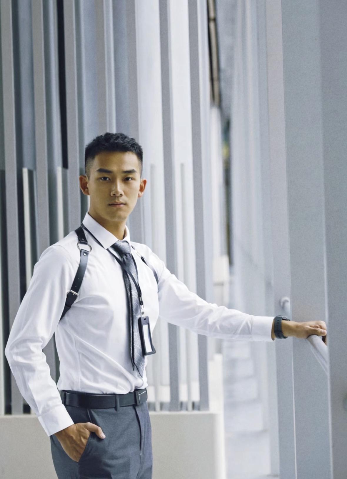帅哥的自信风采——一次关于露j的探索-第2张图片