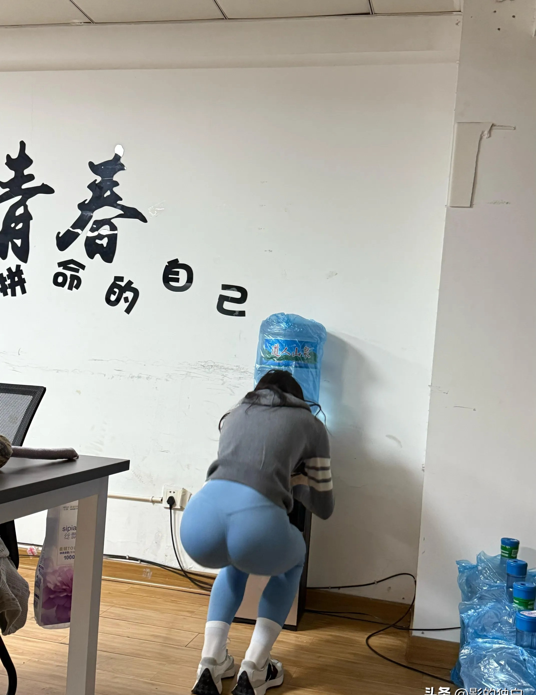 可以的办公室办公室的界限，探讨工作与私密之间的微妙关系-第2张图片