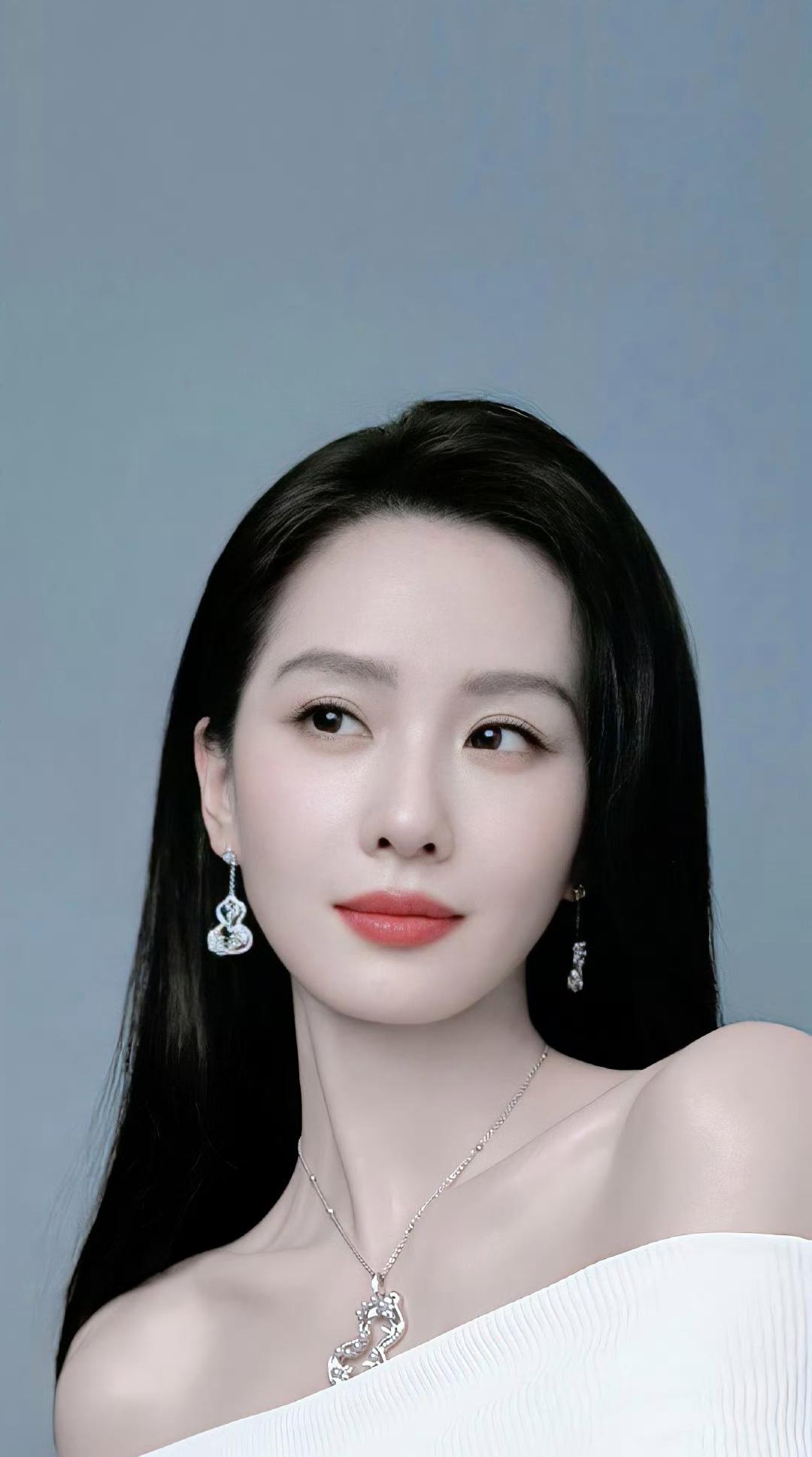亚洲毛衣亚洲妇女与毛发特征