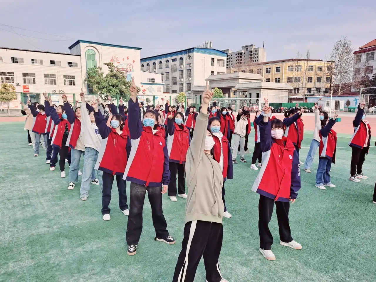 体育老师的一次独特指导——一节难忘的体育课程-第2张图片