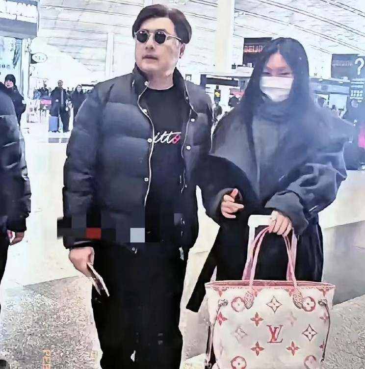 离婚后的纽带，女儿与父亲共度夫妻生活