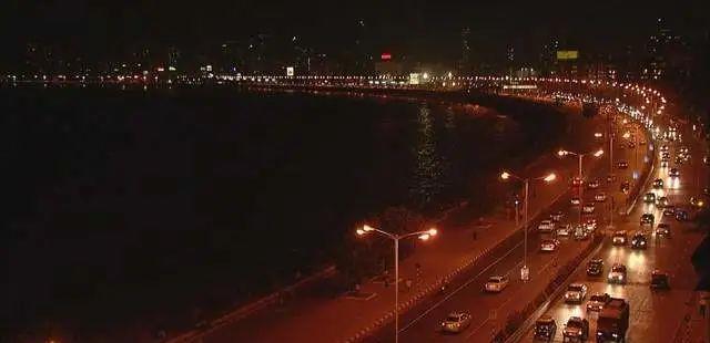 晚上开车又疼又叫的声音软夜晚驾车之旅，疼痛与呼唤交织的柔软体验