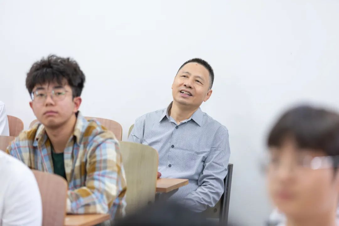 大学教室监控视频一般保存多久大学教室监控视频，透视教学与管理的双重视角-第3张图片