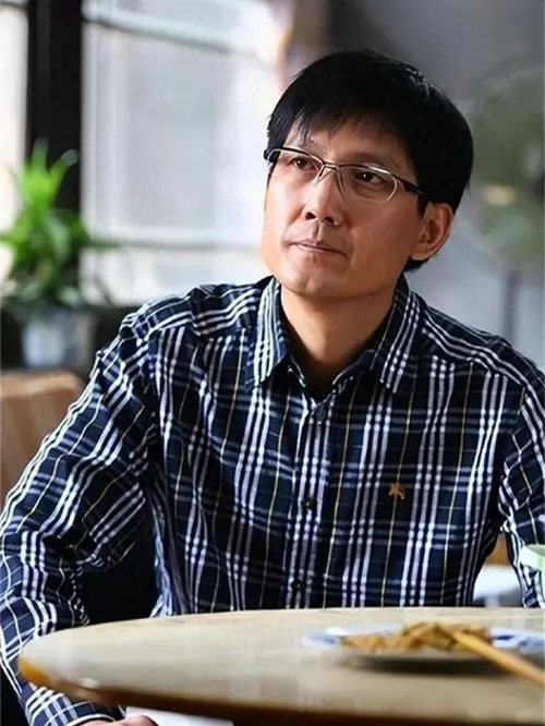 老公说她想尝试多人怎么回复她呢小说如何回应老公，关于尝试多人关系的探讨-第2张图片