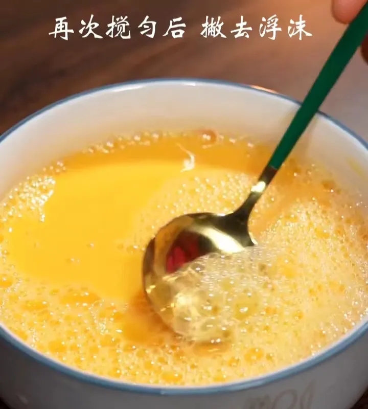 已满额的鸡蛋盛放——四个鸡蛋，已足够-第2张图片