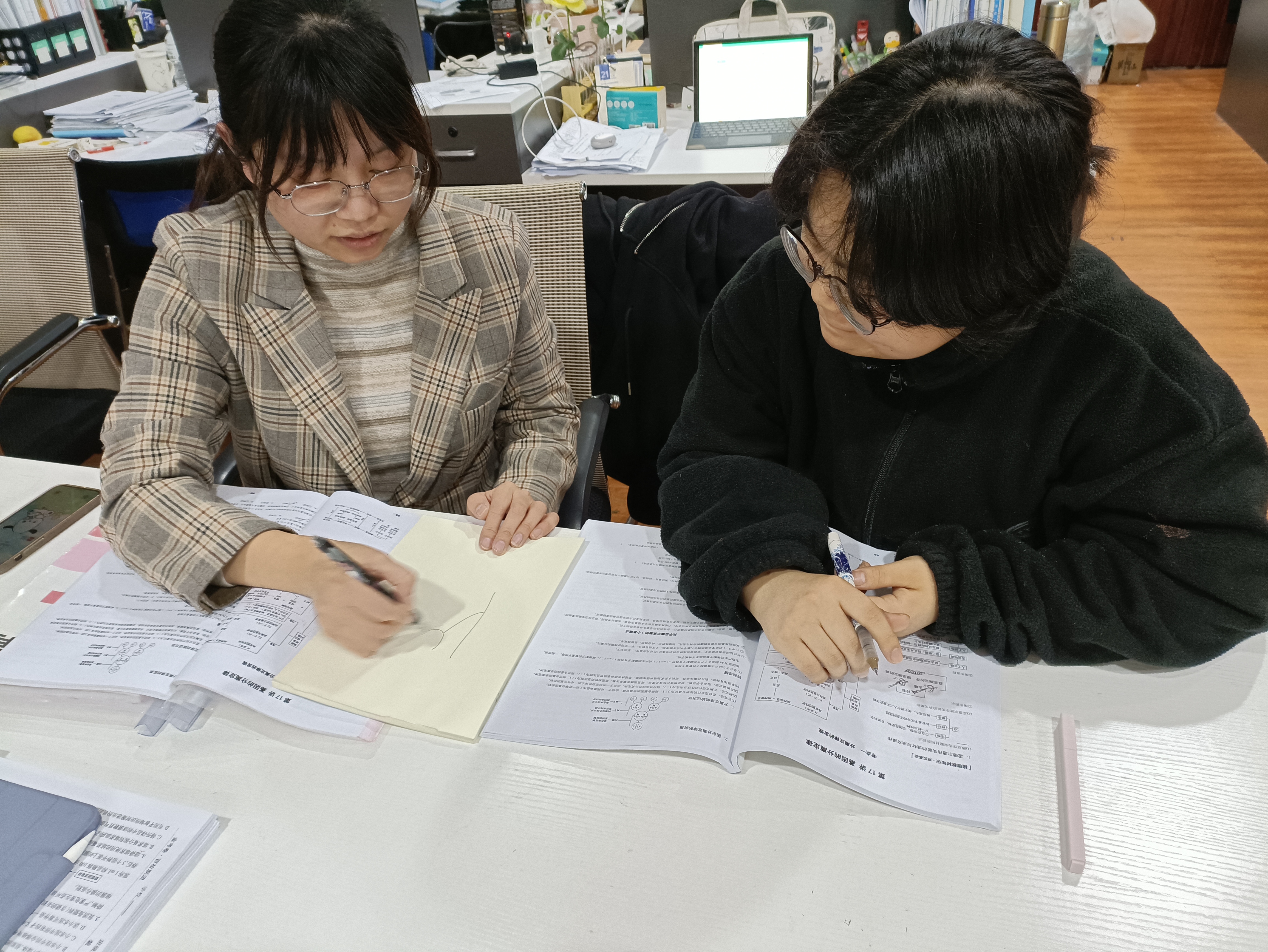 老师上课不戴口罩可以举报吗面对老师未带防护措施的尴尬情况——一节课的应对与思考-第2张图片