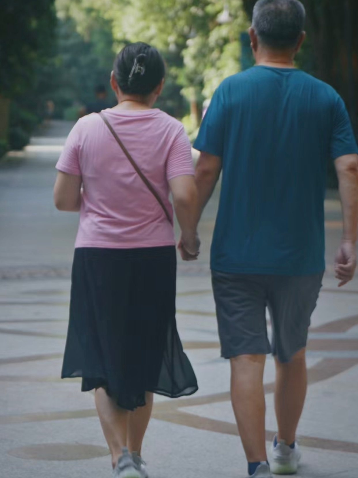 男生和老师一起差差差的游戏男生与老师共同探索的趣味游戏之旅