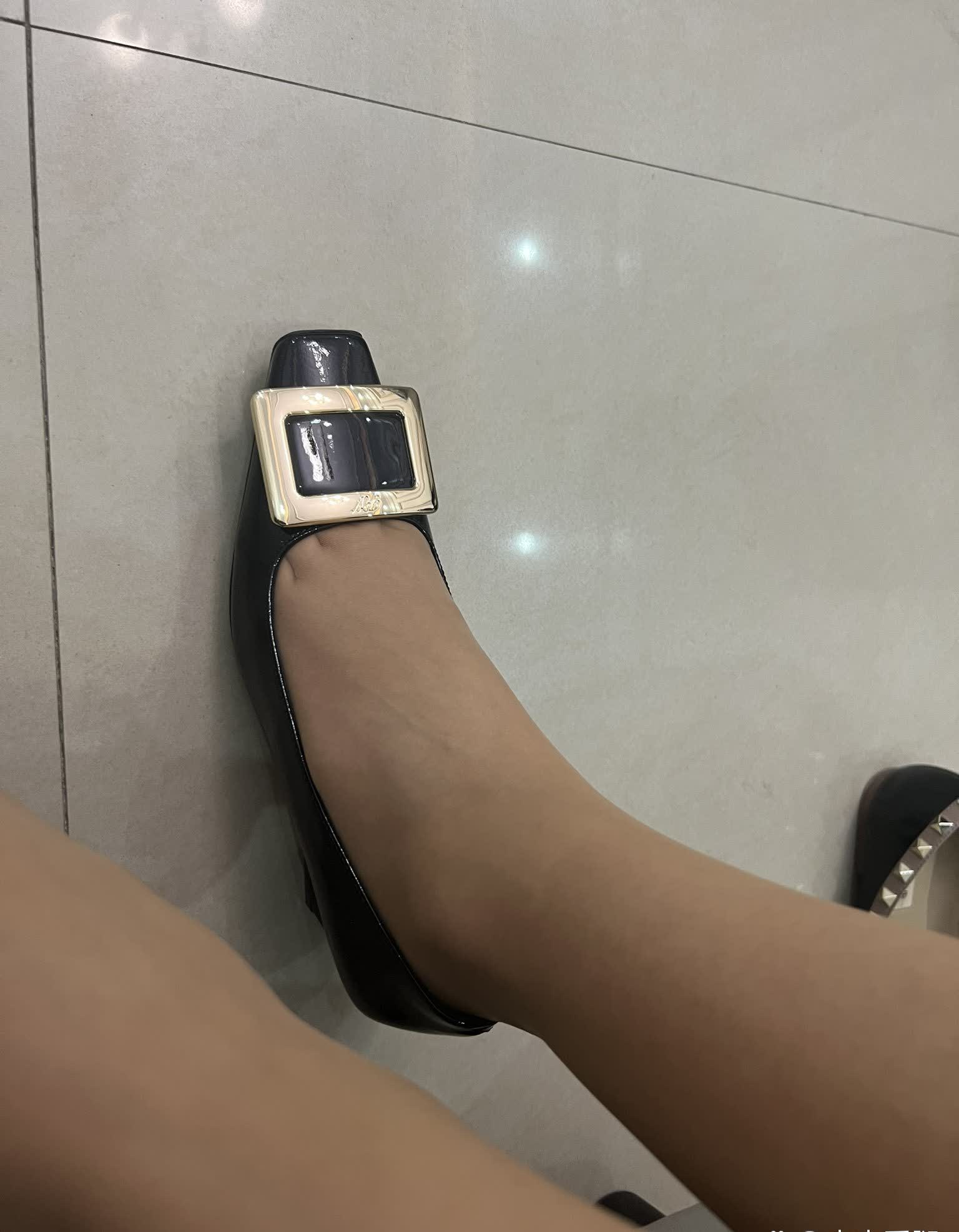 丝袜之下的故事——一部关于时尚与情感的小说