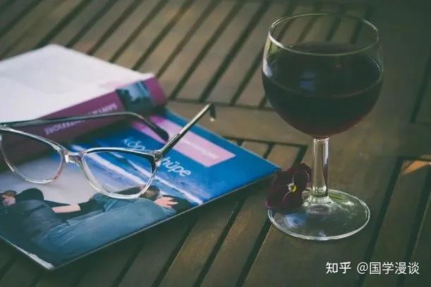 开会时桌子下躲人帮你解决开会时桌子下躲人，如何巧妙解决尴尬局面-第1张图片
