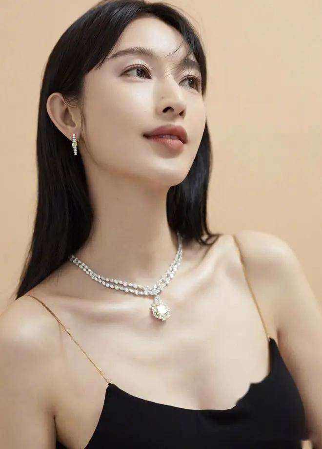 探索真实之美——中国老女人的魅力与风采-第1张图片