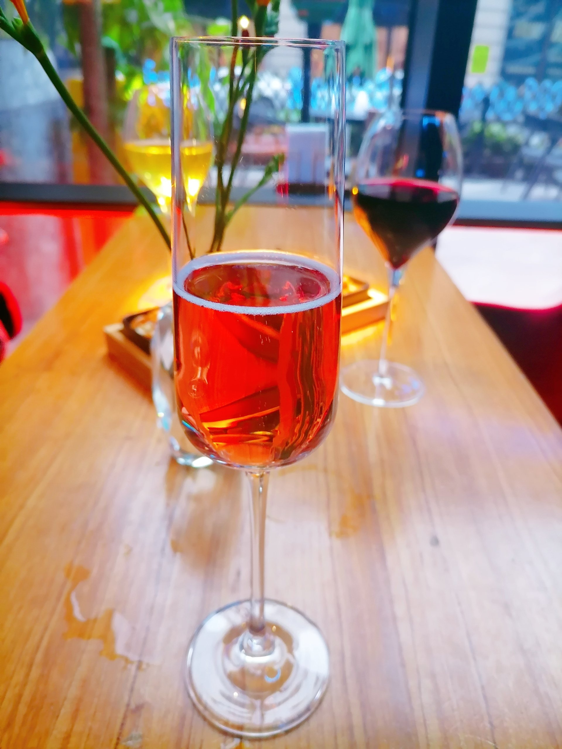 酒色娱乐酒色娱乐，现代生活中的一种现象-第2张图片