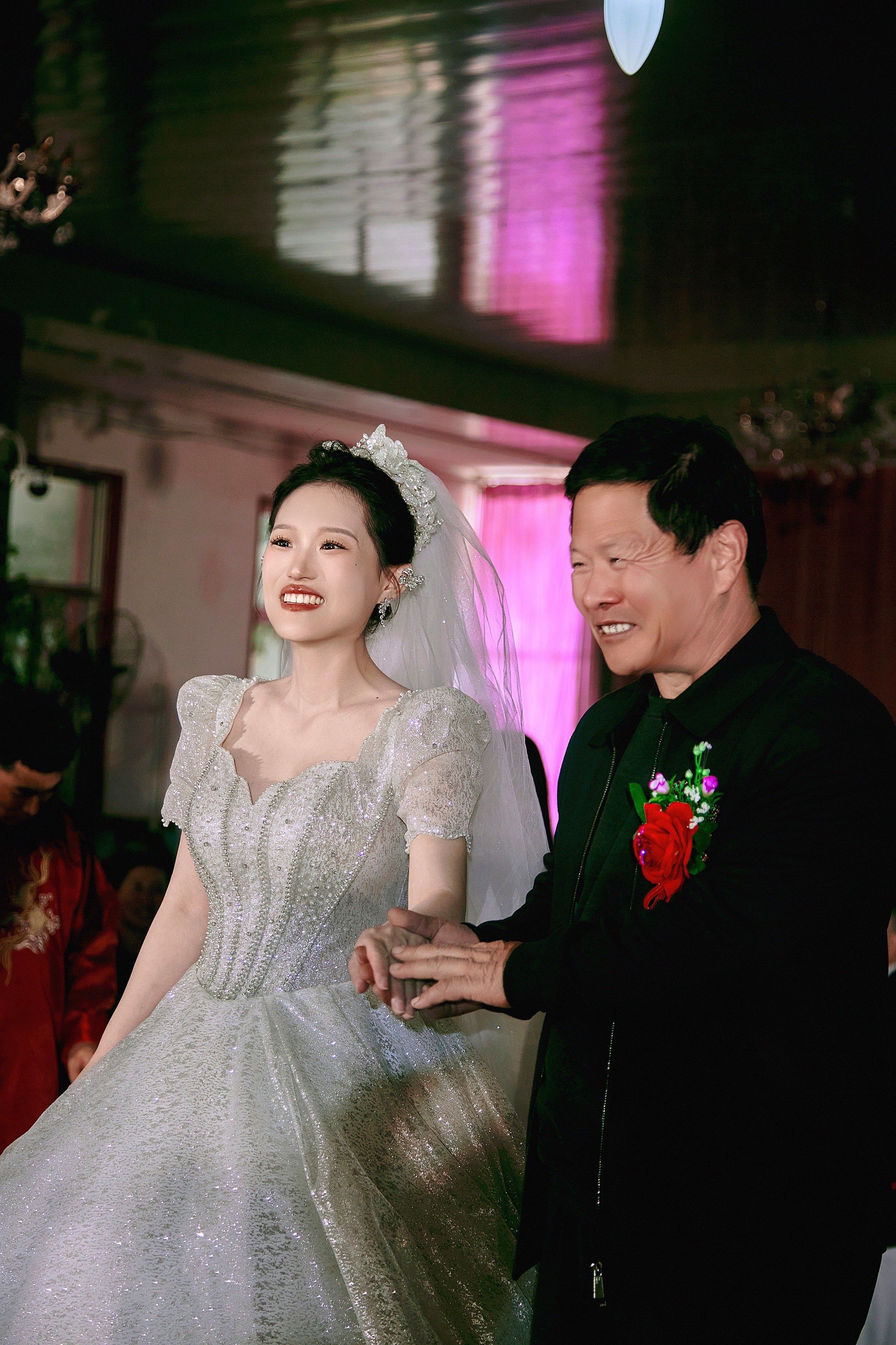 搂着女儿睡觉控制不住自己关于搂着女儿睡觉无法自控的反思与探索-第1张图片