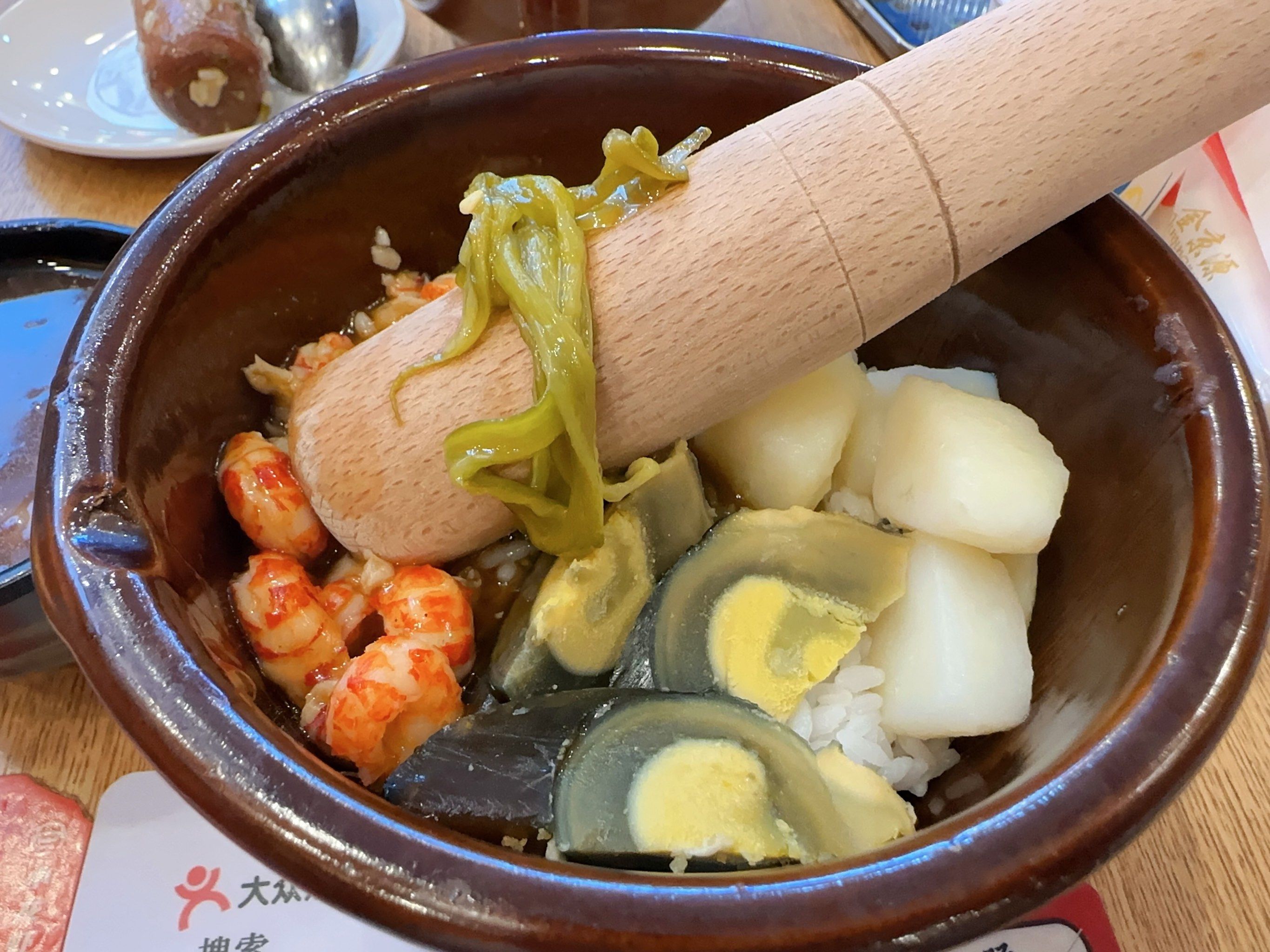 老师迈开腿，让我们品尝草莓的甜蜜之旅-第1张图片