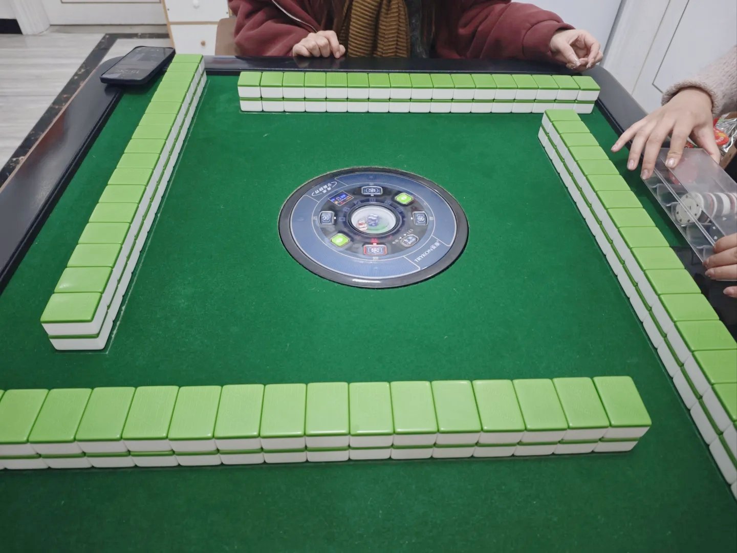 欢乐麻将(免费版)打扑克与两人间的激烈运动