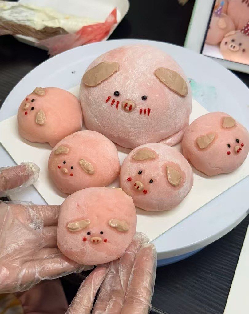 草莓在洞里做成草莓汁草莓洞里的甜蜜魔法，草莓汁的诞生
