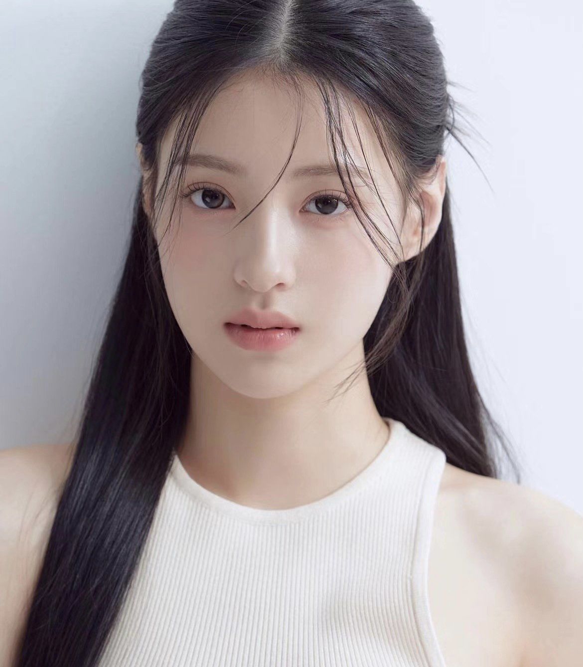 美女日系裸妆照，清新自然的妆容艺术