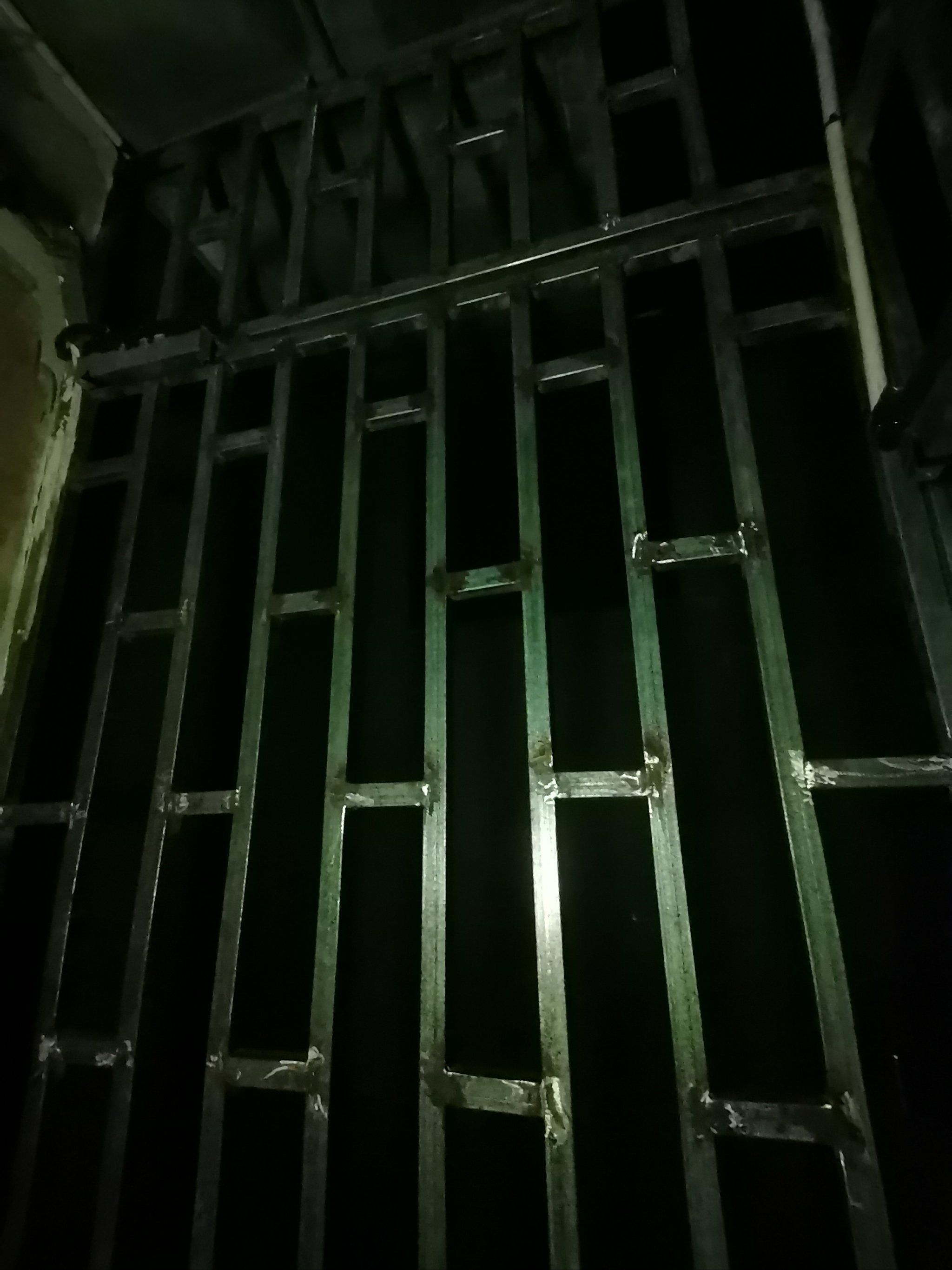 恐怖鬼屋逃生，挑战未知的勇气与智慧
