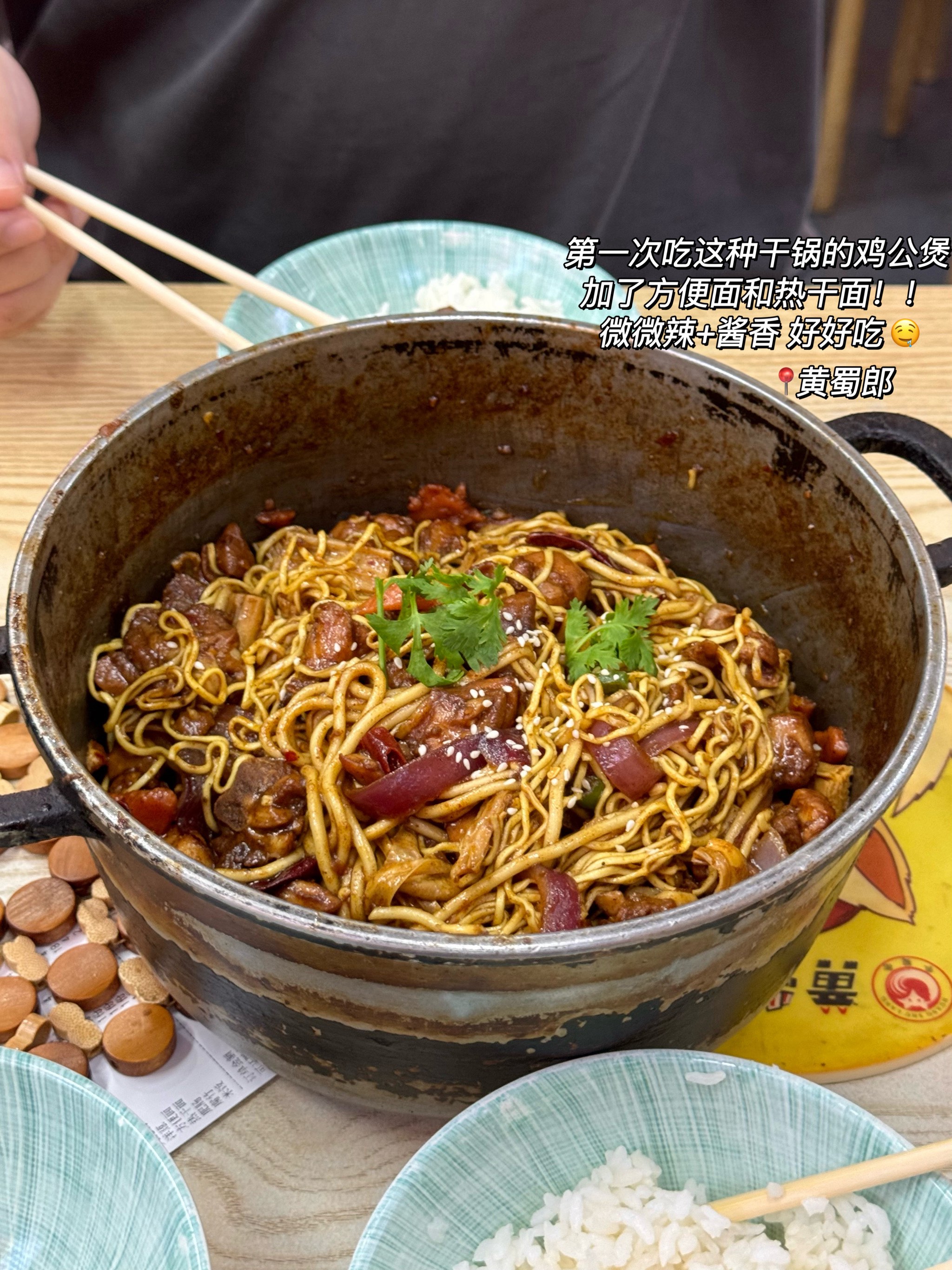 一人在上吸一人之下吃图片一人在上，吸食之乐；一人之下，美食之诱——探索现代生活中的双重体验-第2张图片