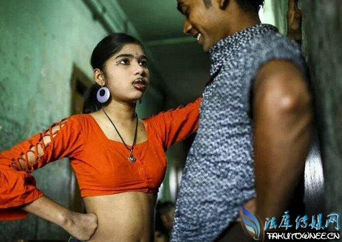 女人在野外与妓女的性爱行为——探讨不道德与非法行为的危害