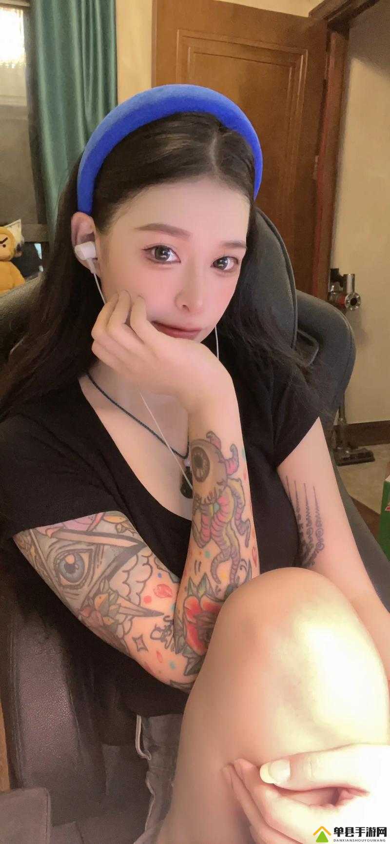 暴躁少女csgo视频在线观看免费动漫版暴躁少女玩转CSGO，热血激战视频分享-第2张图片