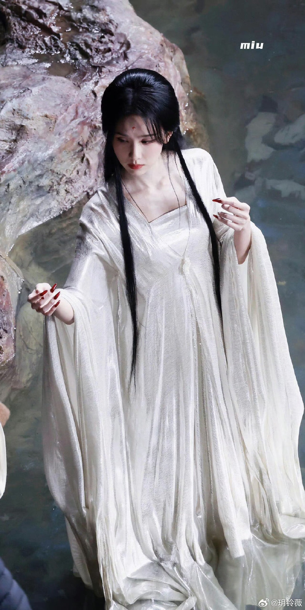 妖媚婷儿背景资料妖媚婷儿，神秘而迷人的故事-第1张图片