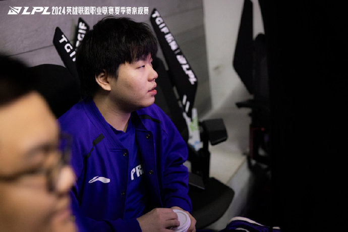 lpl2017夏季赛LPL2017夏季赛，荣耀之战的热血篇章-第2张图片