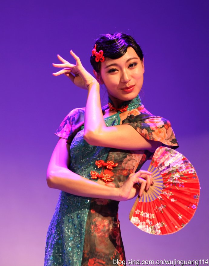亭亭玉立国色天香八戒探索天天综合网——理性看待网络信息与娱乐的平衡-第1张图片