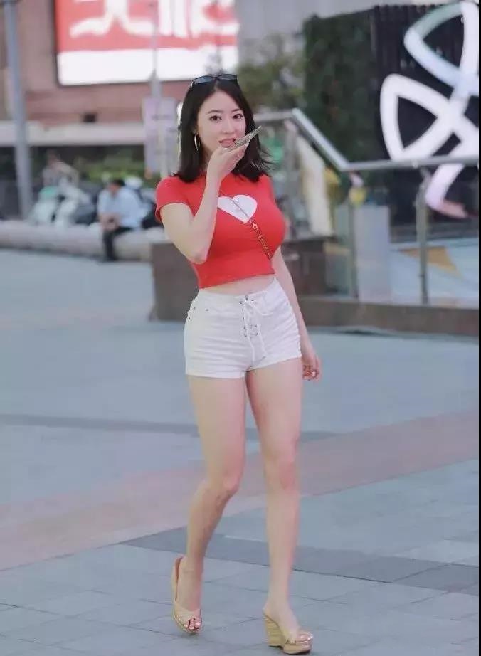 粗长巨龙挤进美妇小嘴探索粗长巨龙与美妇的神秘故事-第1张图片