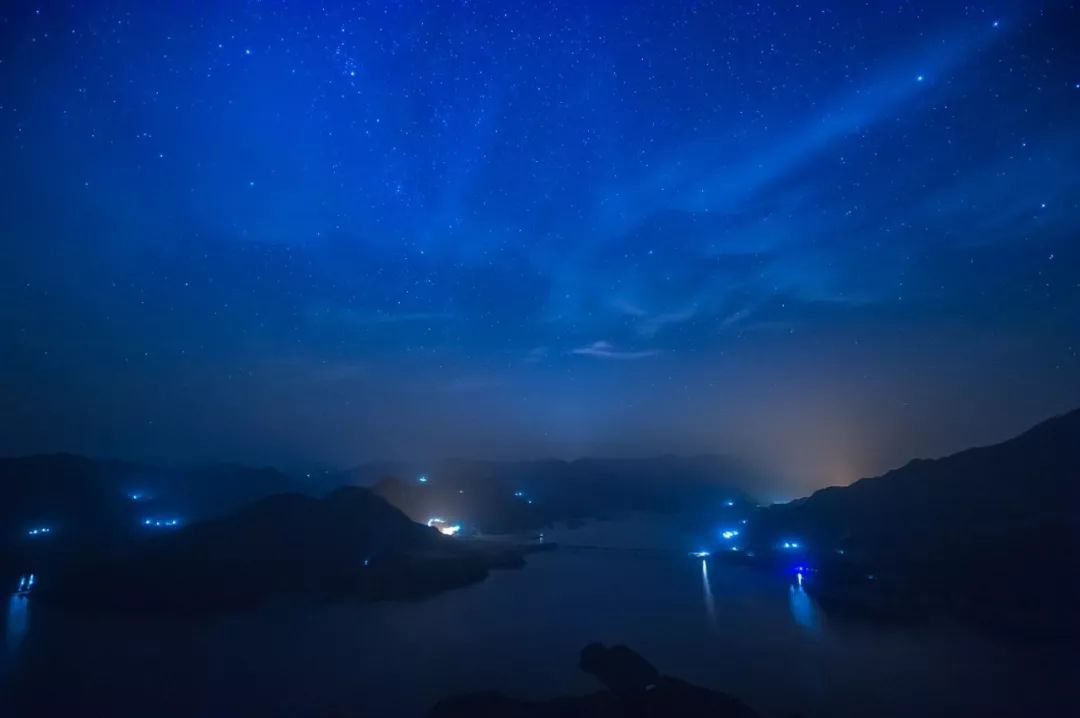夜月直播APP，免费观看，点亮你的夜晚-第2张图片