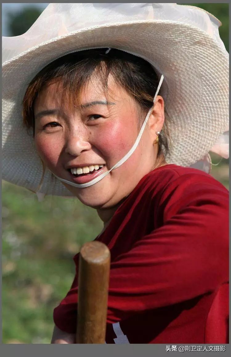 耕耘大婶的肥沃的土地耕耘大婶的肥沃土地，丰收的秘密与辛勤的赞歌-第3张图片