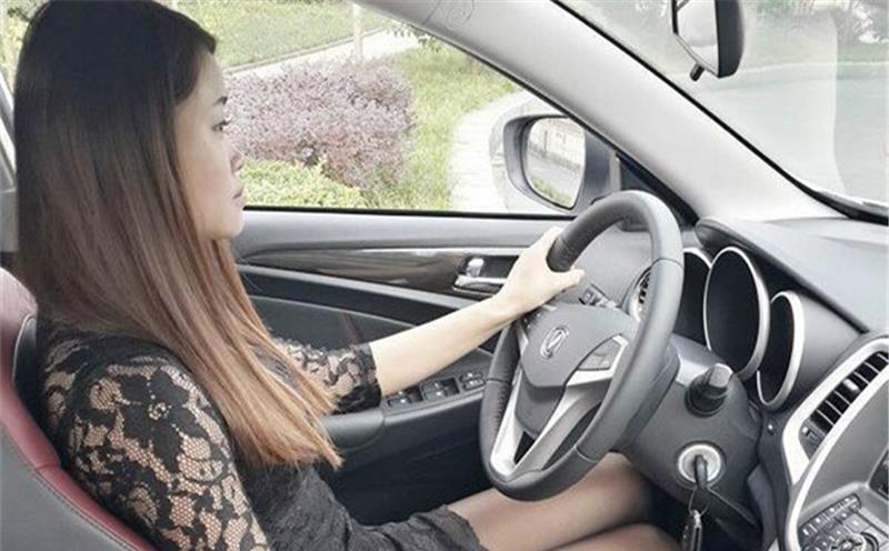女女开车什么意思女女驾驶的极速之旅-第2张图片