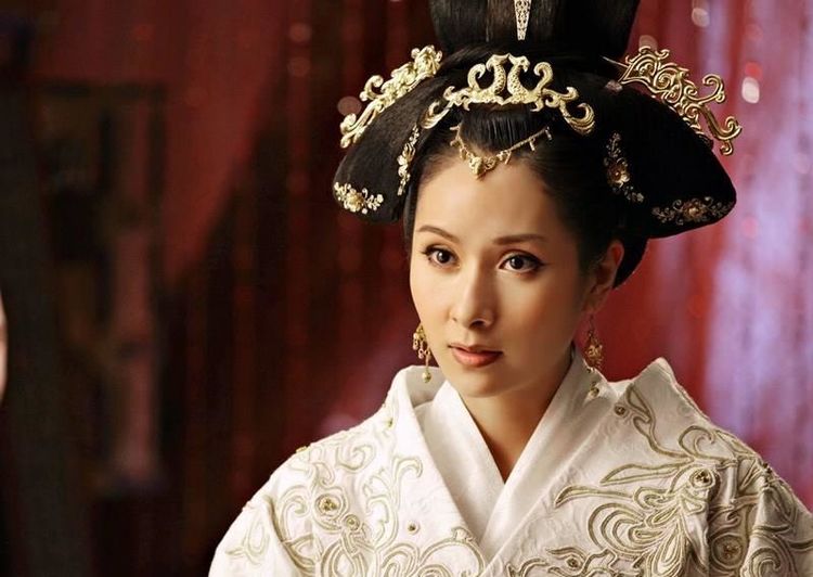 群臣朝堂嬉戏太后-第1张图片